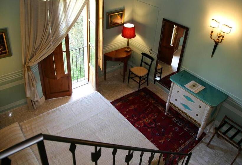 اتاق لوکس با چشم‌انداز استخر, Il Piccolo Castello