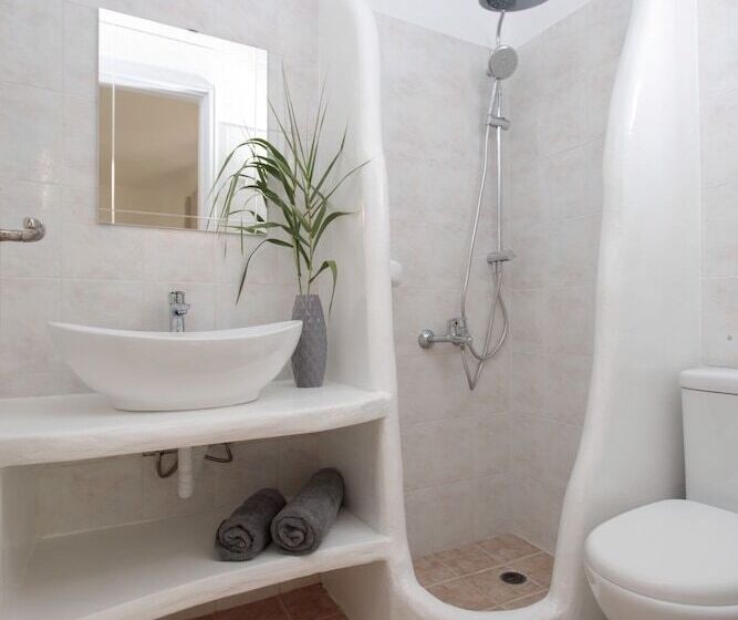 سوییت با چشم‌انداز دریا, Manios Suites