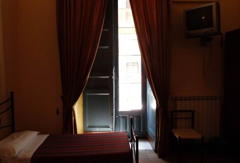 اتاق استاندارد سه نفره, Etnea 316