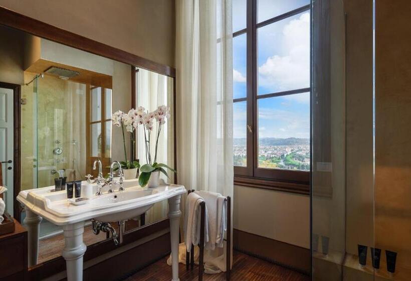 اتاق لوکس با چشم‌انداز, Il Salviatino Firenze