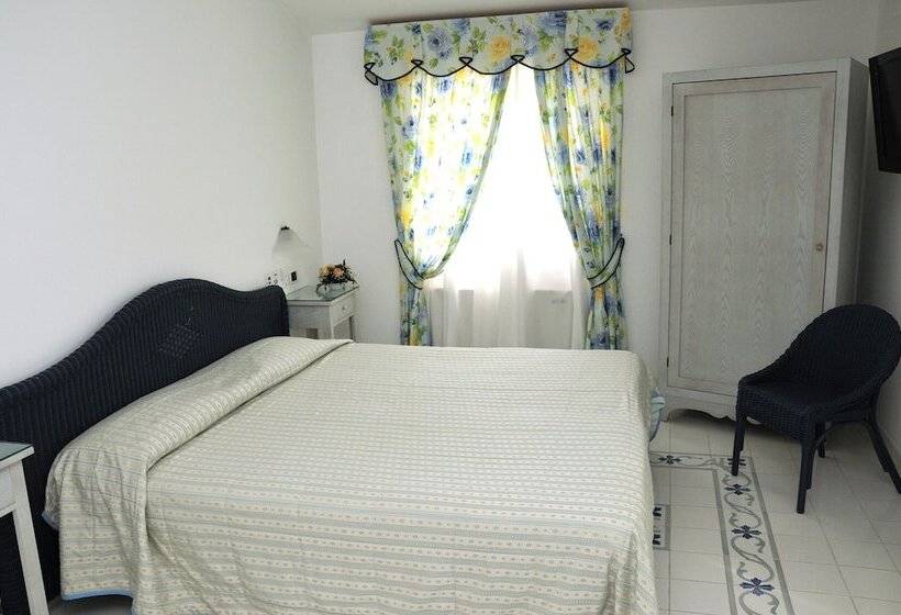 اتاق راحتی سه تخته, Villa Irlanda Grand
