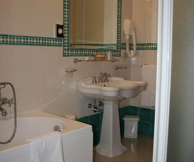 اتاق استاندارد سه نفره, Villa Irlanda Grand