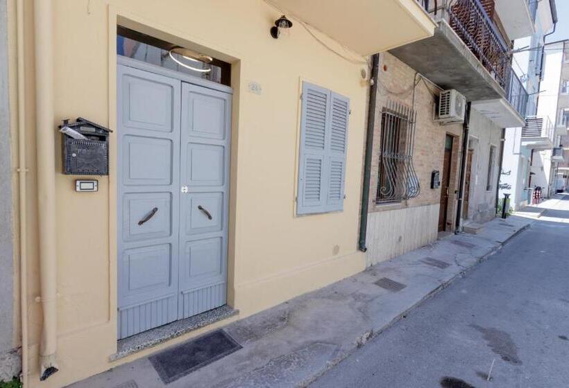 اتاق لوکس با بالکن, Al Borgo Marinaro Guest House