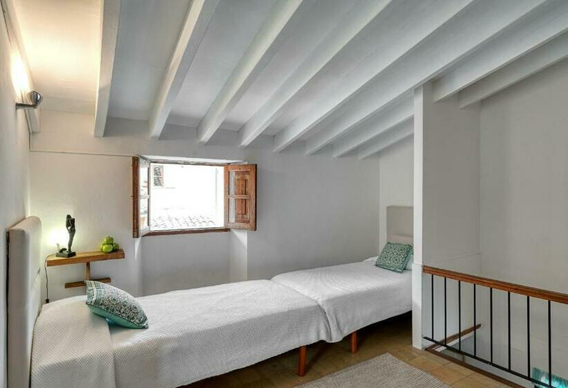Family Suite, Can Roses