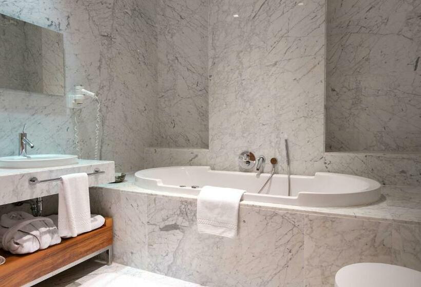 Superior Suite, Tomtom Suites