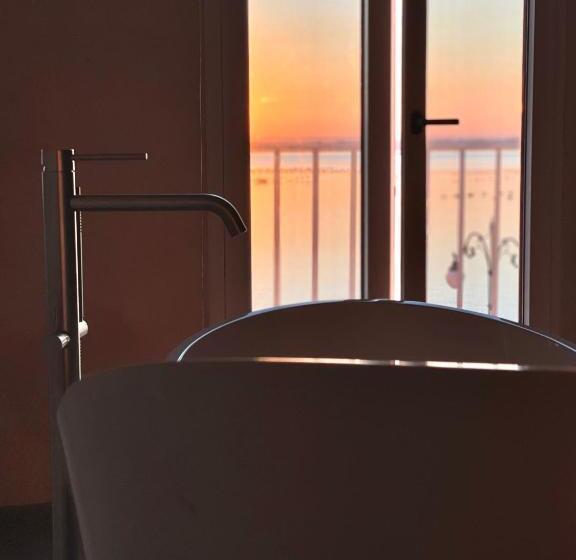 اتاق سوپریور با تخت بزرگ, Sonrisa Suites