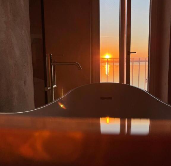 اتاق سوپریور با تخت بزرگ, Sonrisa Suites