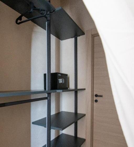 اتاق لوکس با تخت بزرگ, Sonrisa Suites