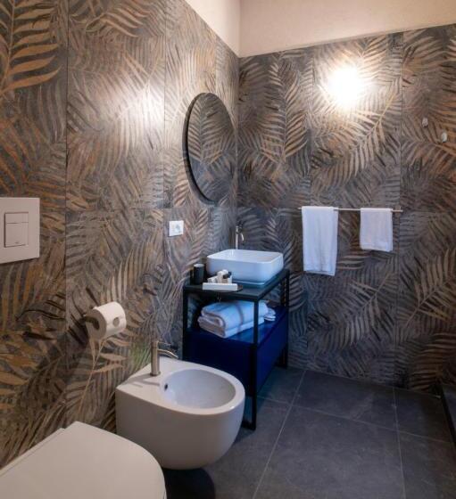 اتاق لوکس با تخت بزرگ, Sonrisa Suites