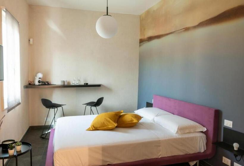 اتاق لوکس با تخت بزرگ, Sonrisa Suites