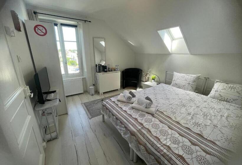 Номер Basic, La Maison Bleue à 2 Pas Du Lac Du Neuchâtel