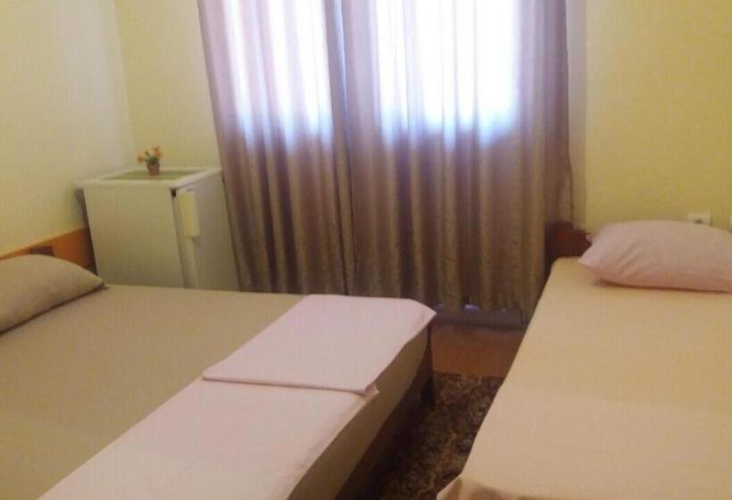 اتاق استاندارد سه تخته با بالکن, Guesthouse Stankovic