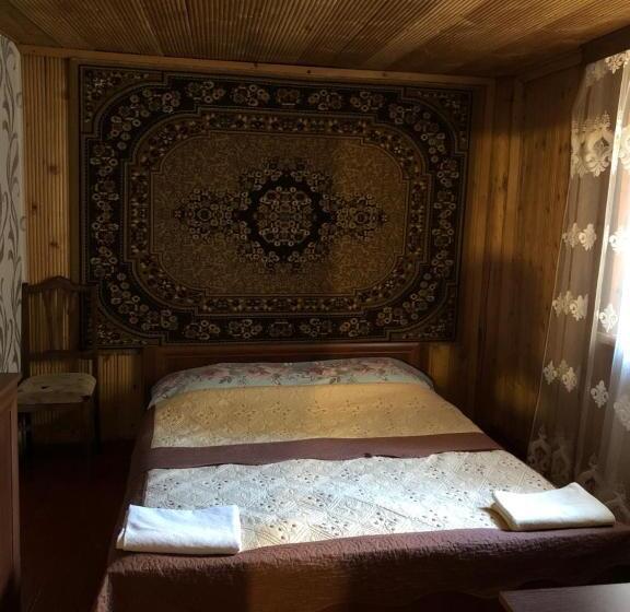 اتاق لوکس, Old House