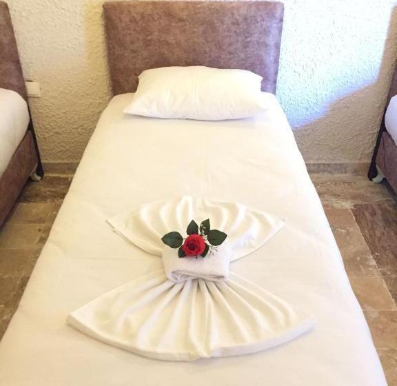 اتاق استاندارد سه نفره, Cappadocia Urgup Stone House