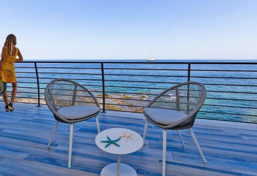 سوییت جونیور با چشم‌انداز دریا, Caramare