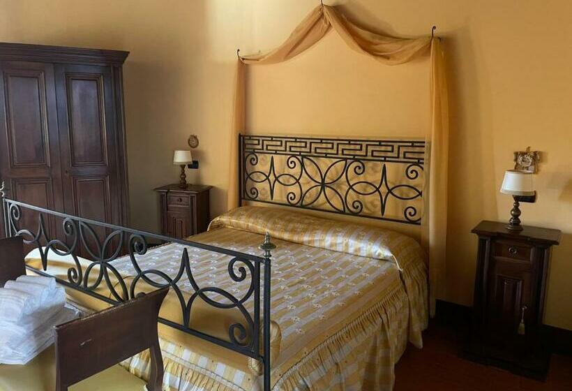 اتاق لوکس, Il Castello Dei Principi Sanseverino