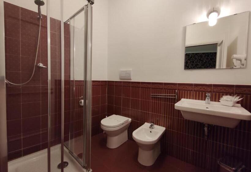 اتاق استاندارد چهار تخته, Sami Rooms Due   Teatro A 400 Mt   Ortigia A 1500 Mt