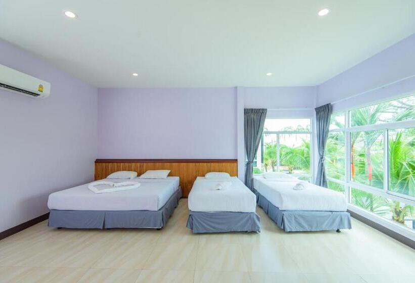 اتاق استاندارد چهارنفره با چشم‌انداز باغ, จวรีน ลอร์ด รีสอร์ท แอนด์ โฮเทล   Javarine Lord Resort&