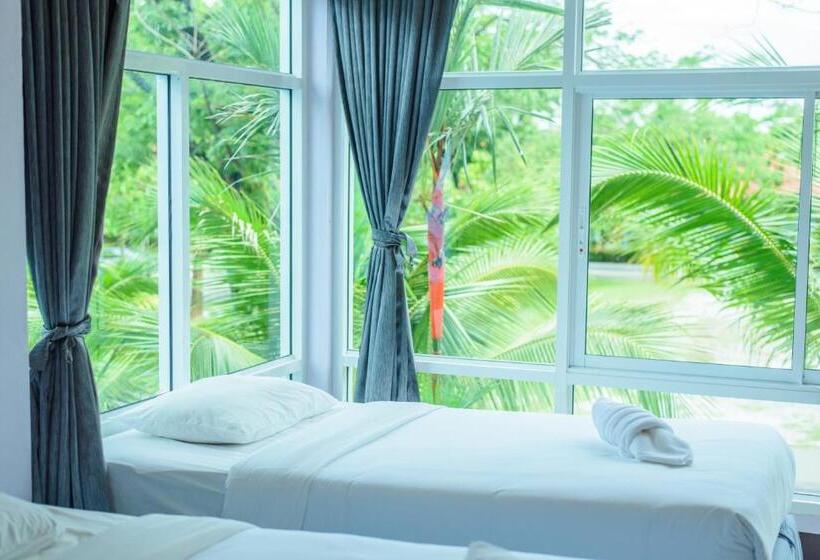 园景标准四人间, จวรีน ลอร์ด รีสอร์ท แอนด์ โฮเทล   Javarine Lord Resort&