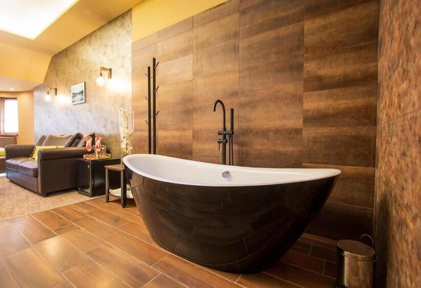 اتاق لوکس, Veres Motel