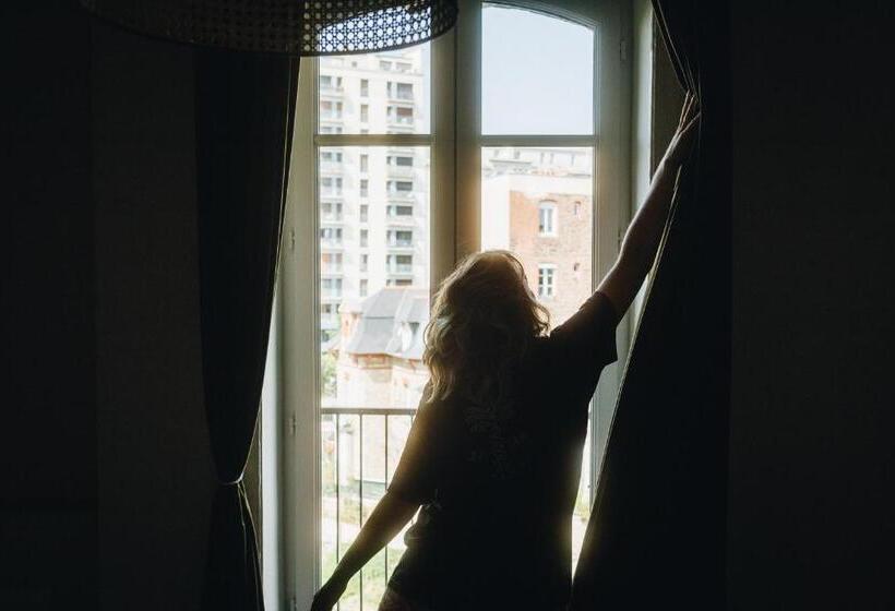 اتاق استاندارد با چشم‌انداز باغ, Les Chouettes Hostel