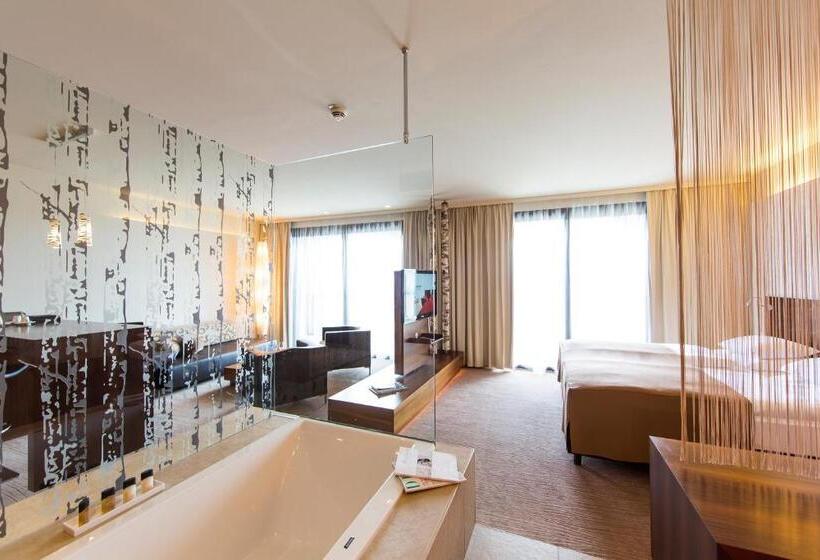 اتاق لوکس با چشم‌انداز دریاچه, Das Seepark Wörthersee Resort