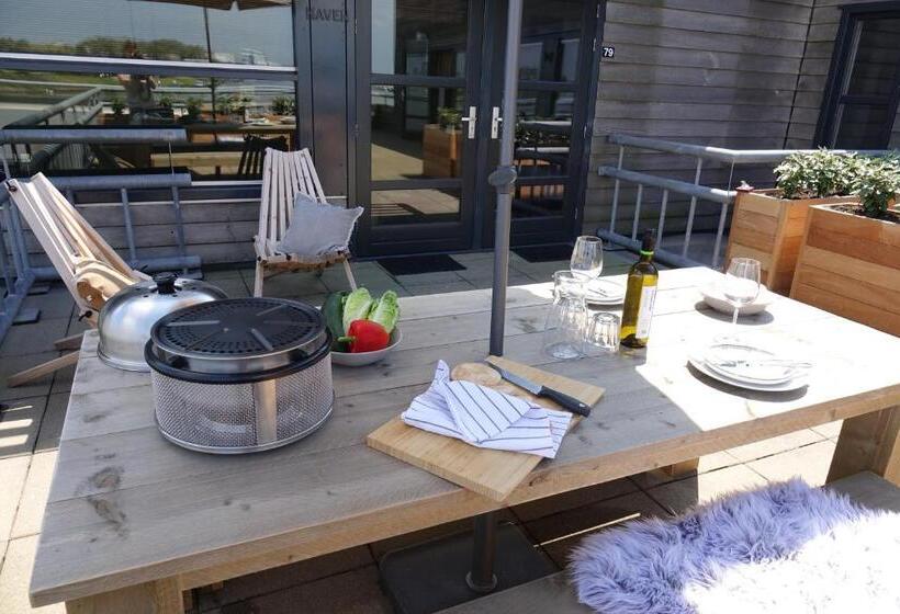 1 Bedroom Apartment Lake View, Dock Hotel Stellendam