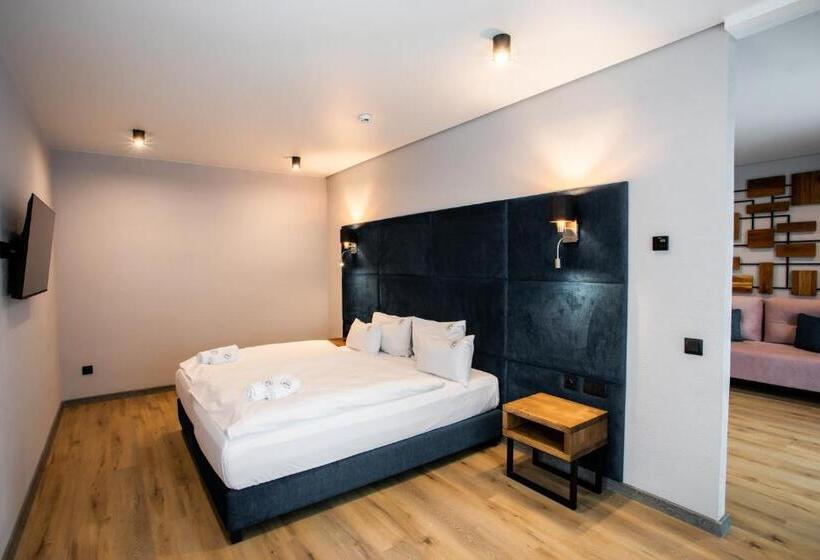 اتاق خانوادگی با چشم‌انداز کوه, Premium Club Spa