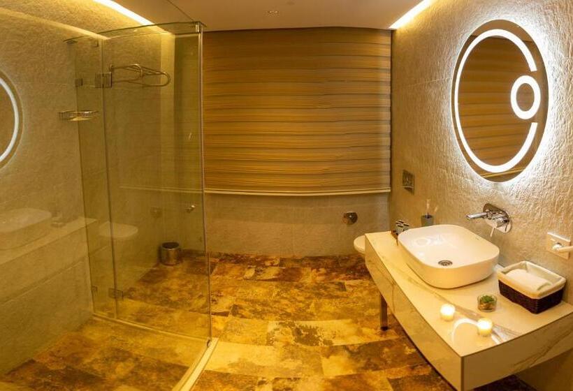سوییت جونیور, Parkway Inn Hotel & Spa