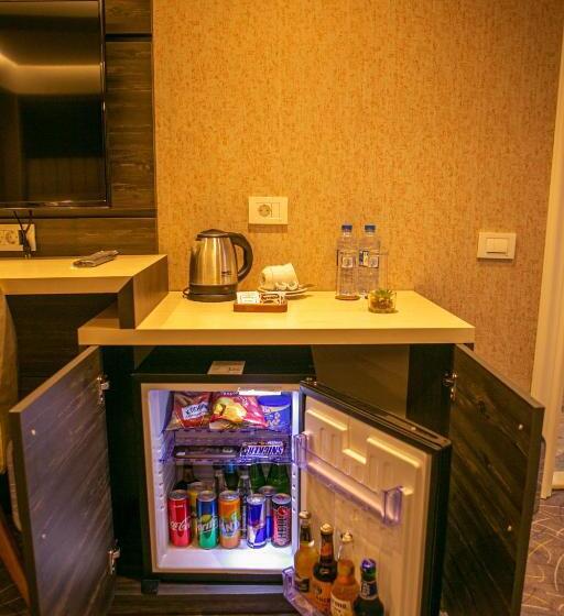سوییت جونیور, Parkway Inn Hotel & Spa