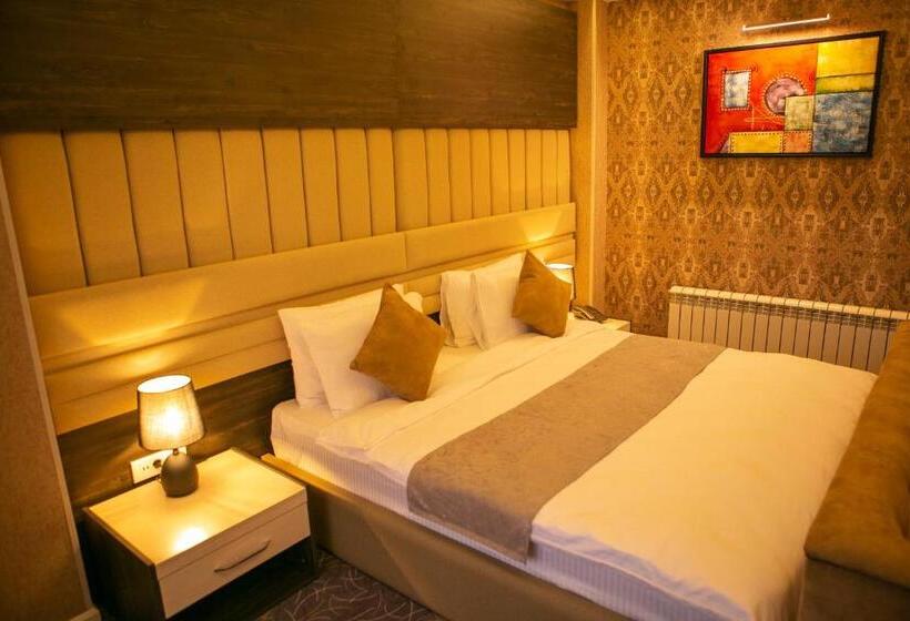 سوییت جونیور, Parkway Inn Hotel & Spa
