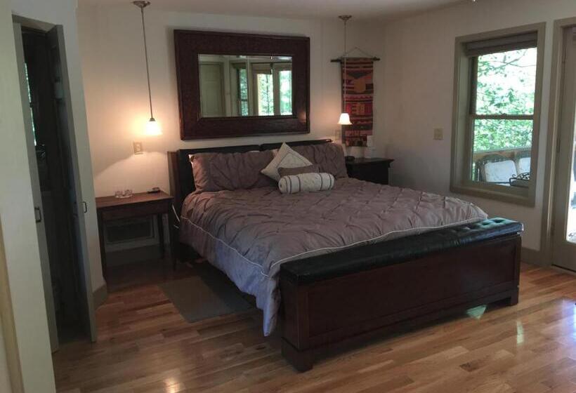 샬레, River House Inn