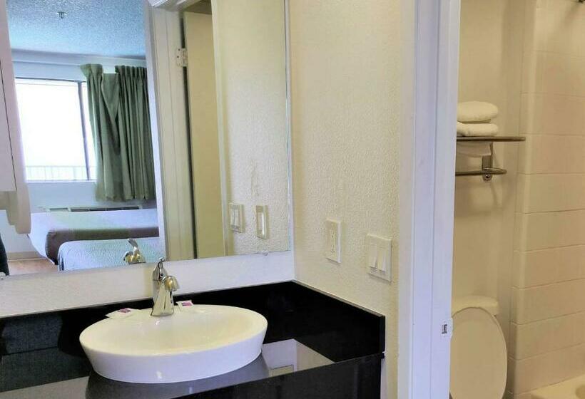 Quarto Deluxe Cama King, Studio 6 Fresno, Ca   Extended Stay