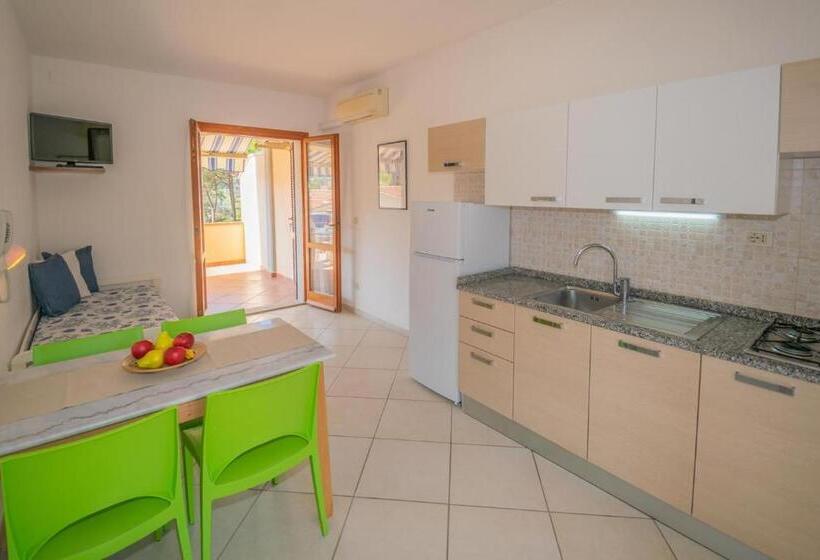آپارتمان 1 خوابه با تراس, Lido Azzurro Residence