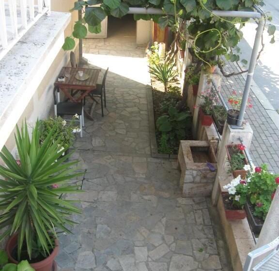 آپارتمان 2 خوابه, Tija Apartments