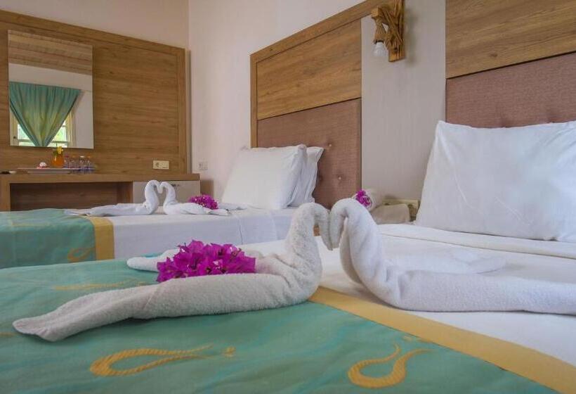اتاق خانوادگی با چشم‌انداز باغ, Museum Resort Spa