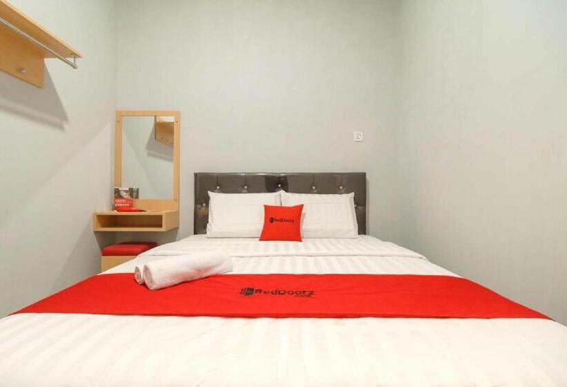 Номер Стандарт, Reddoorz @ Helvetia Medan 2