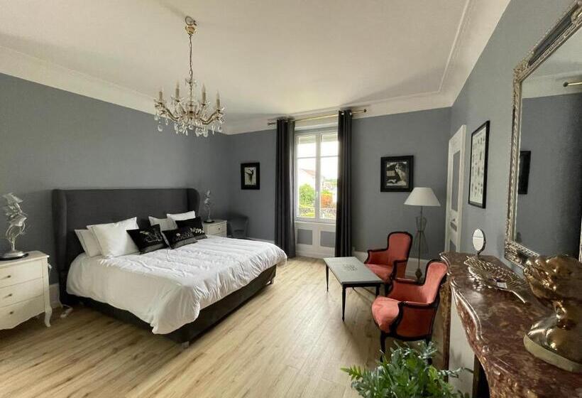 Номер Стандарт, La Maison Bleue « la Charade »