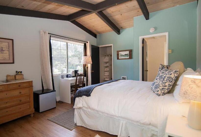 Quarto Estandar, Smiley S Saloon &