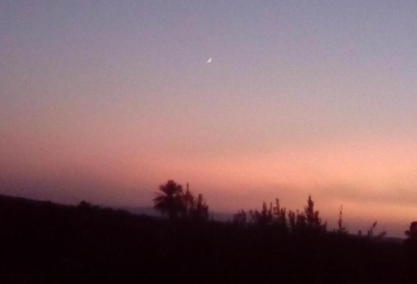 اتاق خانوادگی با چشم‌انداز باغ, Ferme Walila