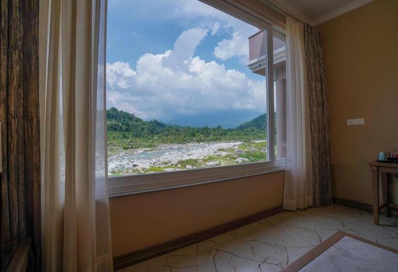 이그제큐티브 스위트, Neugal Riverfront Resort