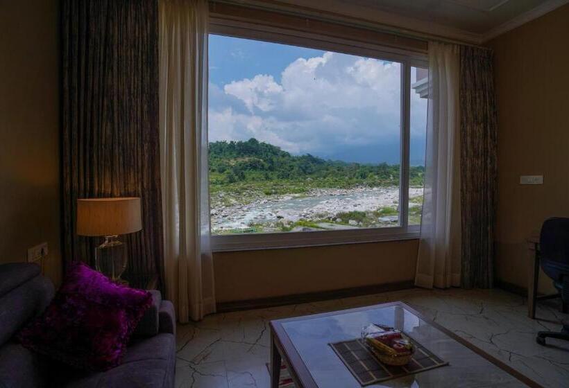 이그제큐티브 스위트, Neugal Riverfront Resort
