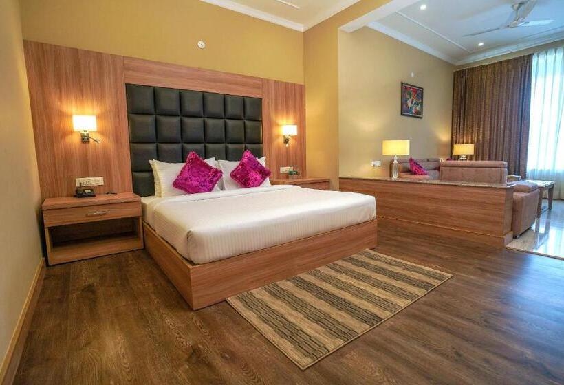 스위트, Neugal Riverfront Resort