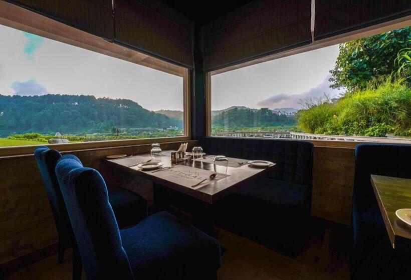 이그제큐티브 스위트, Neugal Riverfront Resort