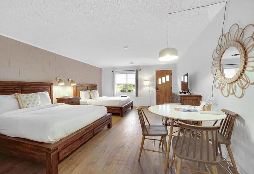 Номер Deluxe, Al & Sally S Motel