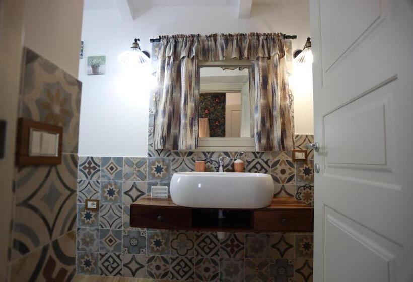 غرفة قياسية مزوَّدة بتراس, B&b Sant Agata Patrona