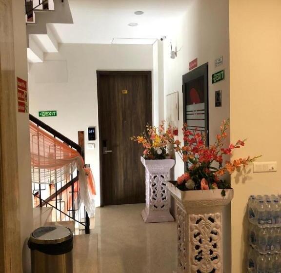 Suite King Bed, Comfort Inn Dhaliwals, Gurgaon