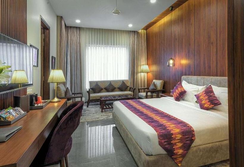 Suite King Bed, Comfort Inn Dhaliwals, Gurgaon