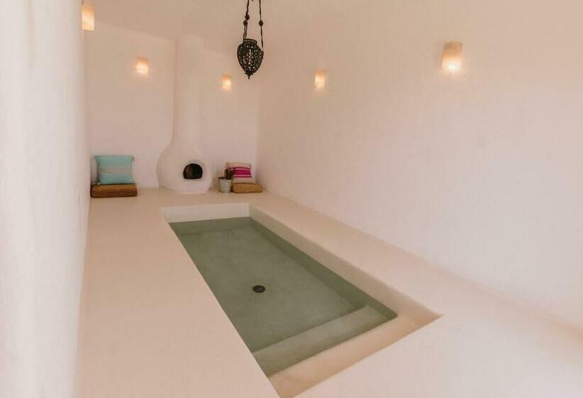 غرفة ديلوكس سرير كينج, The White Lodge