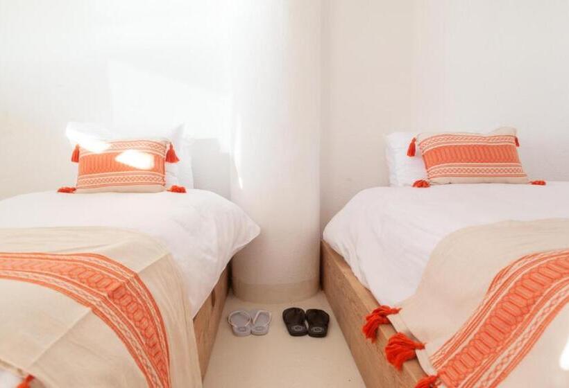 غرفة قياسية رباعية مطلة على البحر, The White Lodge